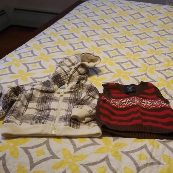 🧑 little boy jacket and sweater 🧑 - Picture 1 of 4